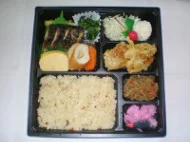 焼魚かやく弁当